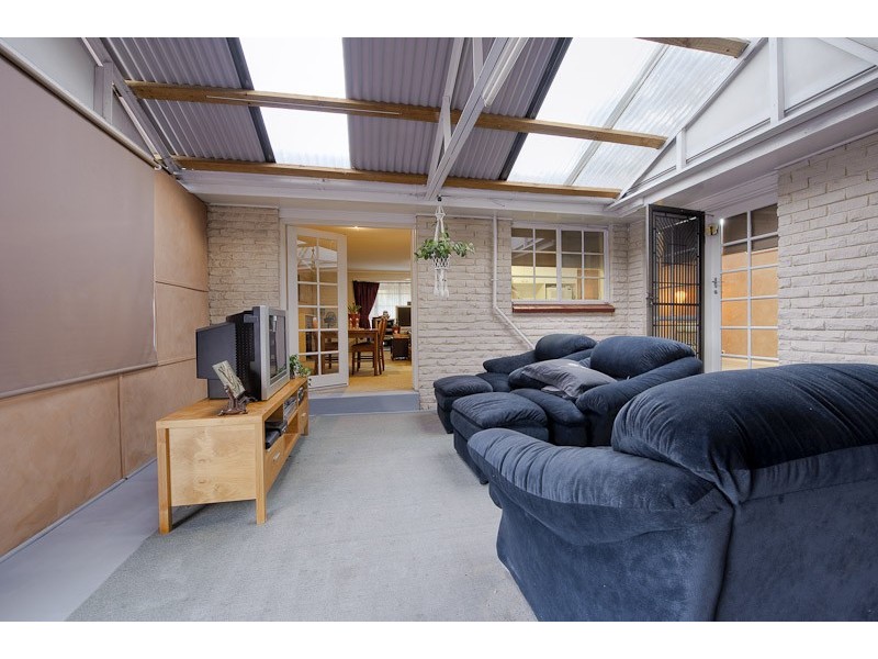 19 Adam Avenue, Hallam VIC 3803