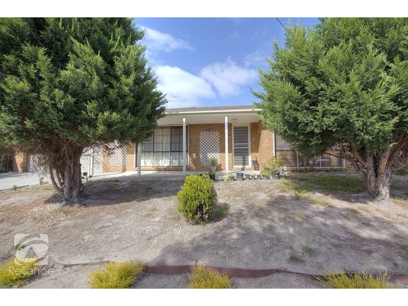 30 General Joshua Drive, Hampton Park VIC 3976