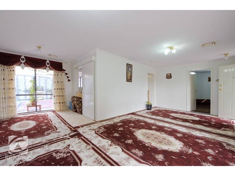 30 General Joshua Drive, Hampton Park VIC 3976