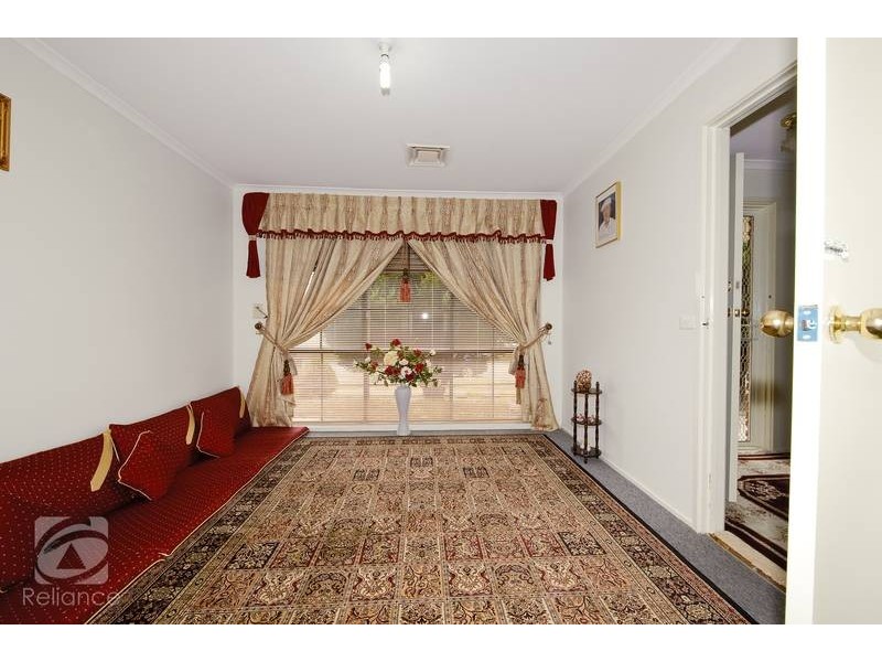 30 General Joshua Drive, Hampton Park VIC 3976