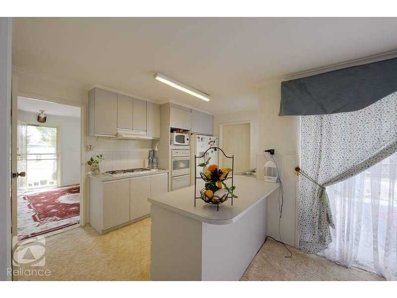 30 General Joshua Drive, Hampton Park VIC 3976