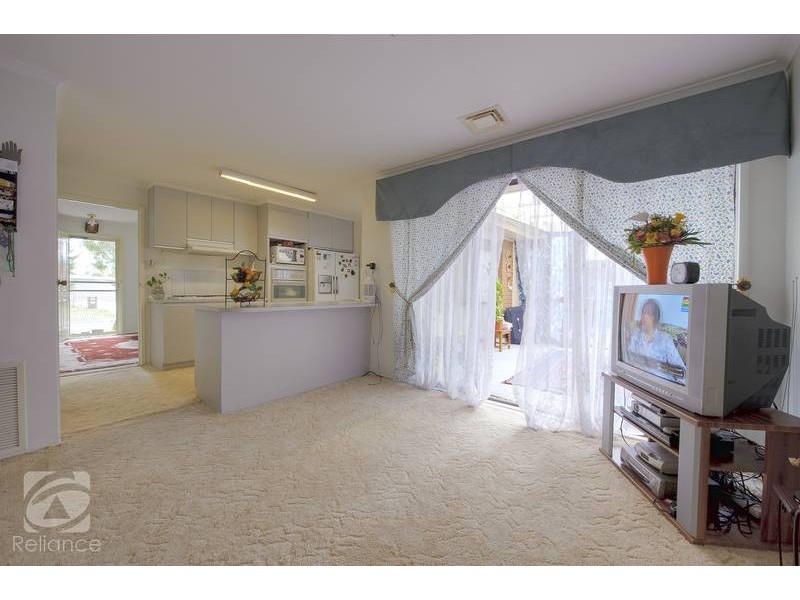 30 General Joshua Drive, Hampton Park VIC 3976