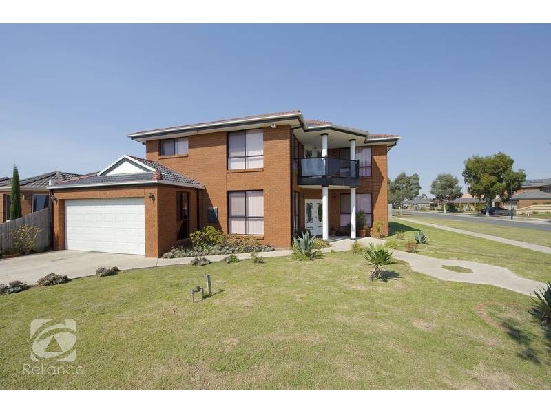 1 Dennis Close, Lynbrook VIC 3975