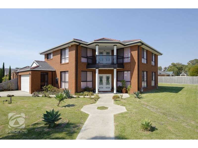 1 Dennis Close, Lynbrook VIC 3975