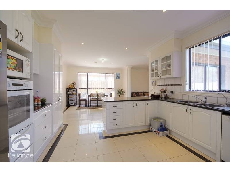 1 Dennis Close, Lynbrook VIC 3975