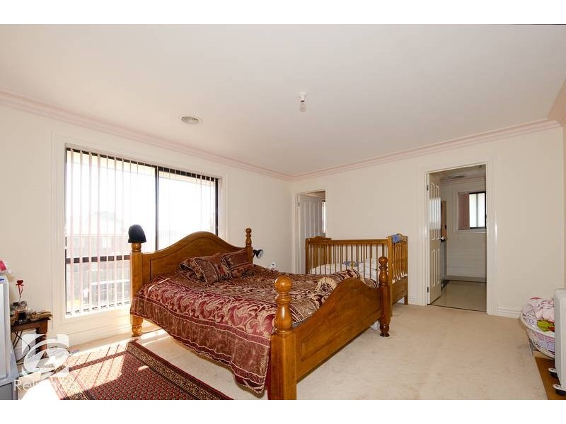 1 Dennis Close, Lynbrook VIC 3975