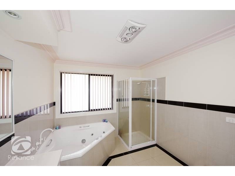 1 Dennis Close, Lynbrook VIC 3975