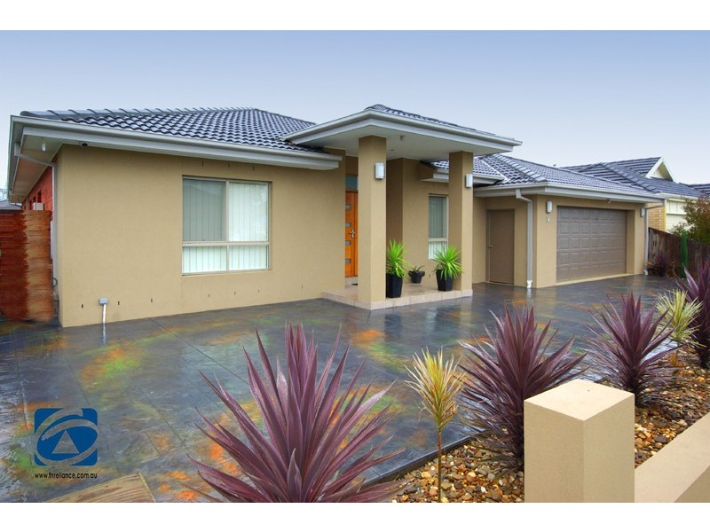 4 Boldrewood Place, Lynbrook VIC 3975