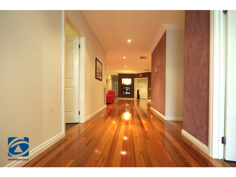 4 Boldrewood Place, Lynbrook VIC 3975