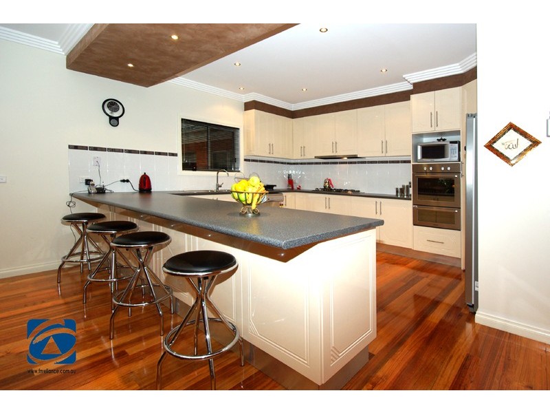 4 Boldrewood Place, Lynbrook VIC 3975