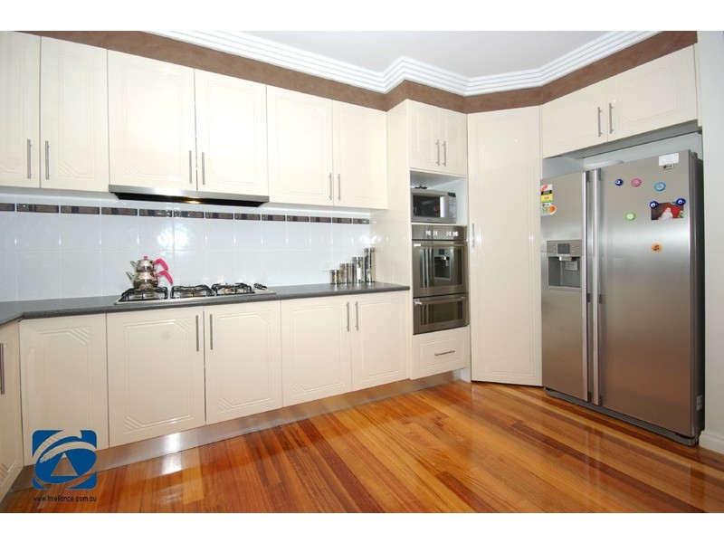 4 Boldrewood Place, Lynbrook VIC 3975