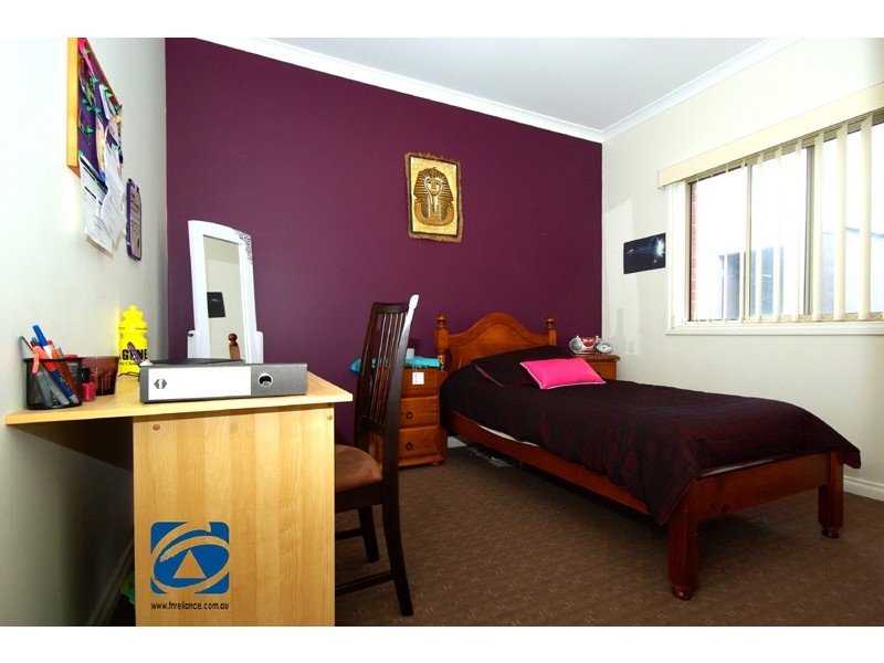 4 Boldrewood Place, Lynbrook VIC 3975