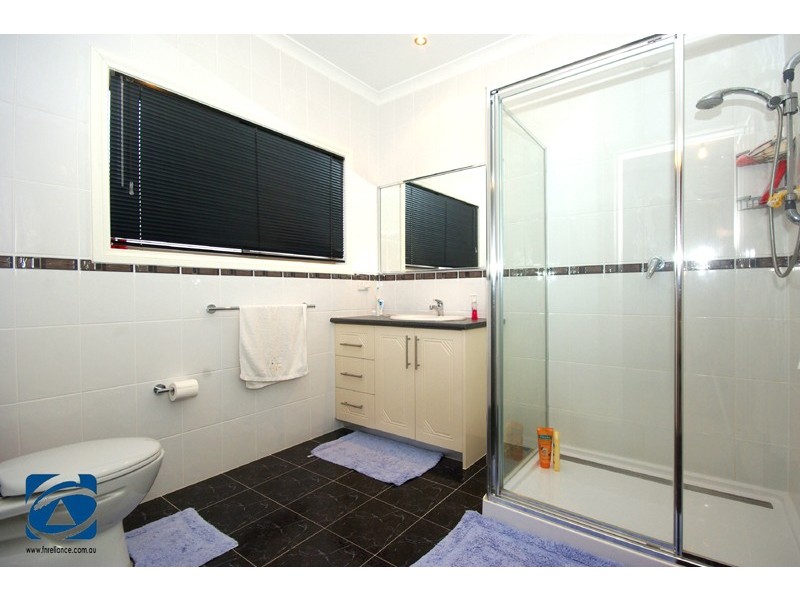 4 Boldrewood Place, Lynbrook VIC 3975