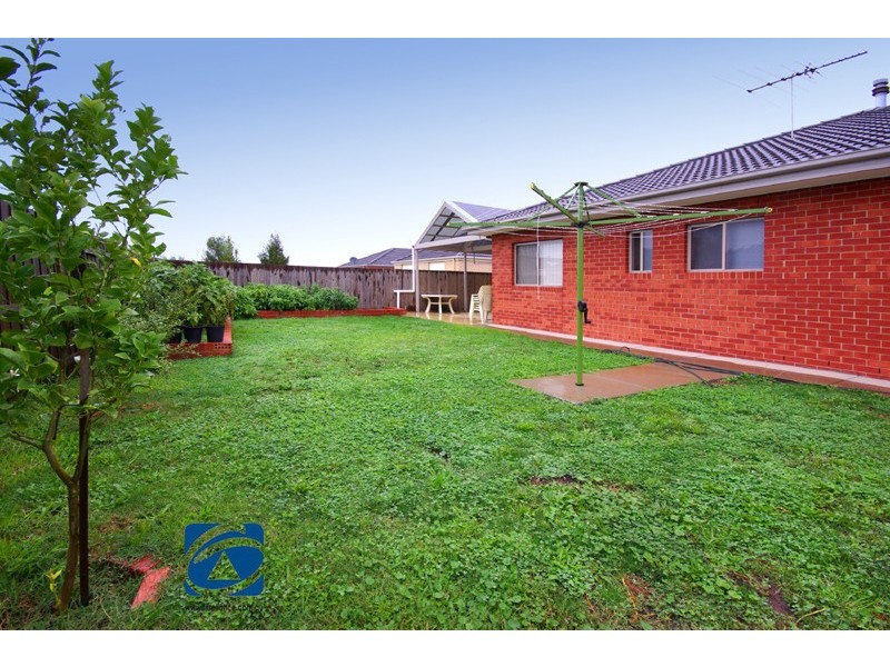 4 Boldrewood Place, Lynbrook VIC 3975