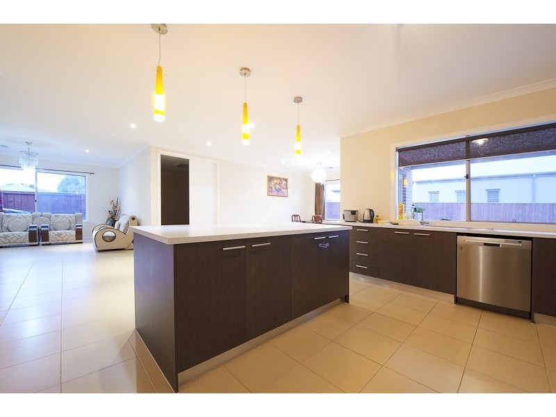 4 Kirrabilli Parade, Berwick VIC 3806