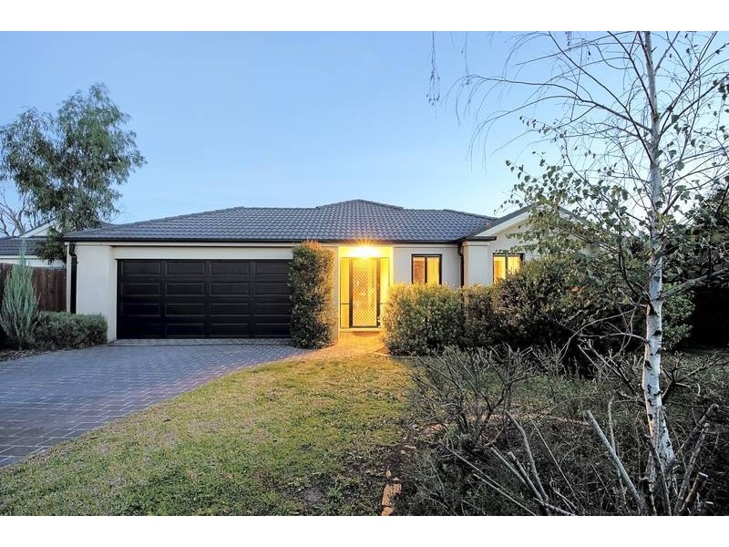 3 Cobbler Grange, Lynbrook VIC 3975