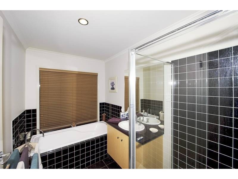 3 Cobbler Grange, Lynbrook VIC 3975