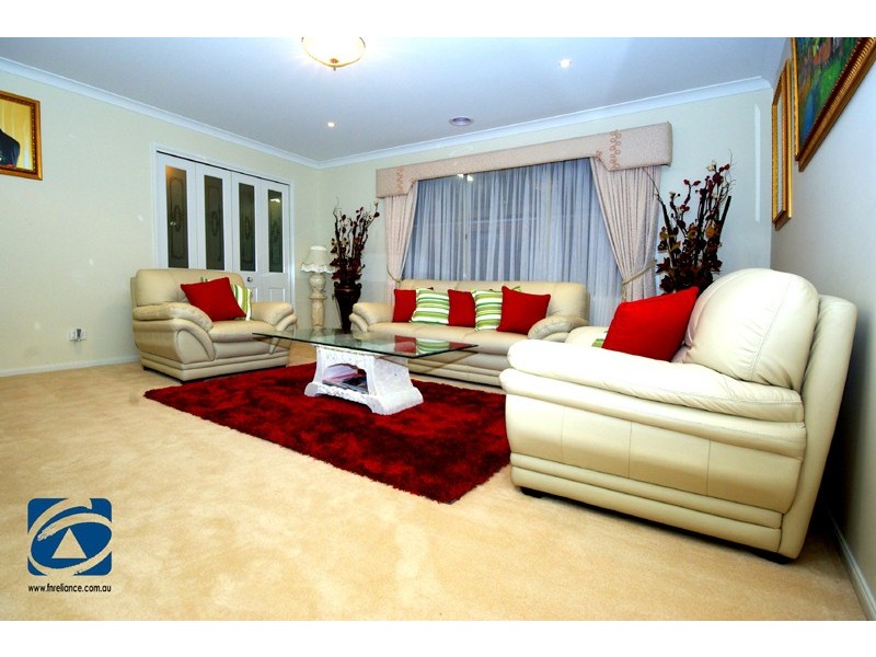 10 Hanrahan Wynd, Lynbrook VIC 3975