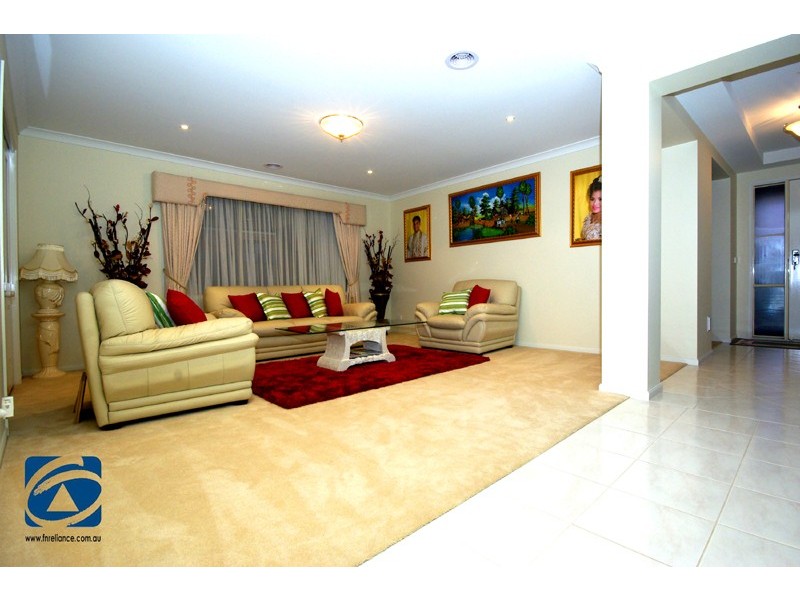 10 Hanrahan Wynd, Lynbrook VIC 3975