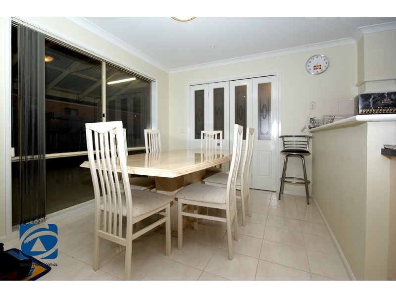 10 Hanrahan Wynd, Lynbrook VIC 3975