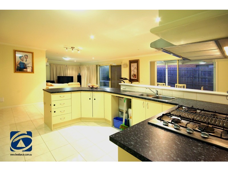 10 Hanrahan Wynd, Lynbrook VIC 3975