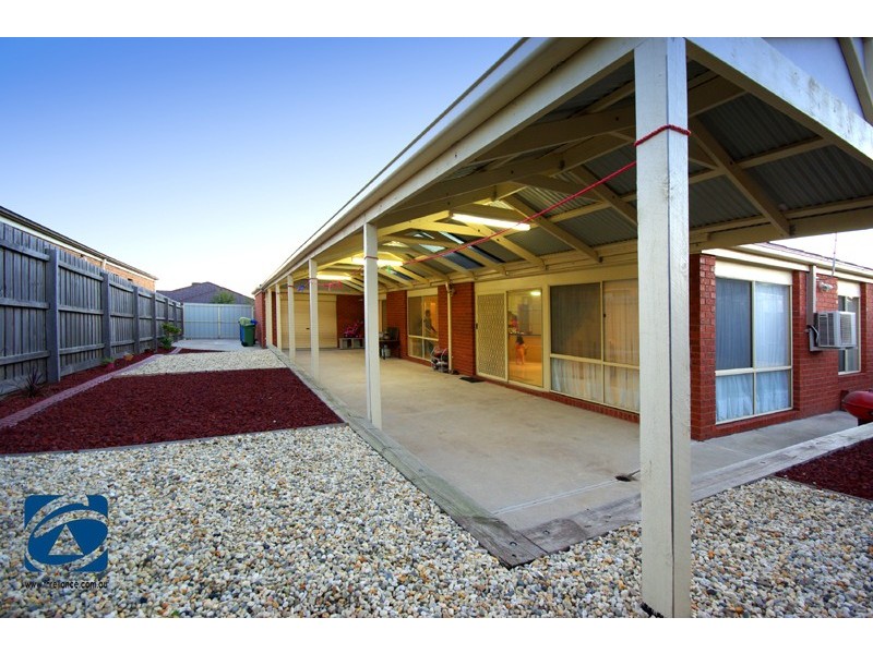 10 Hanrahan Wynd, Lynbrook VIC 3975