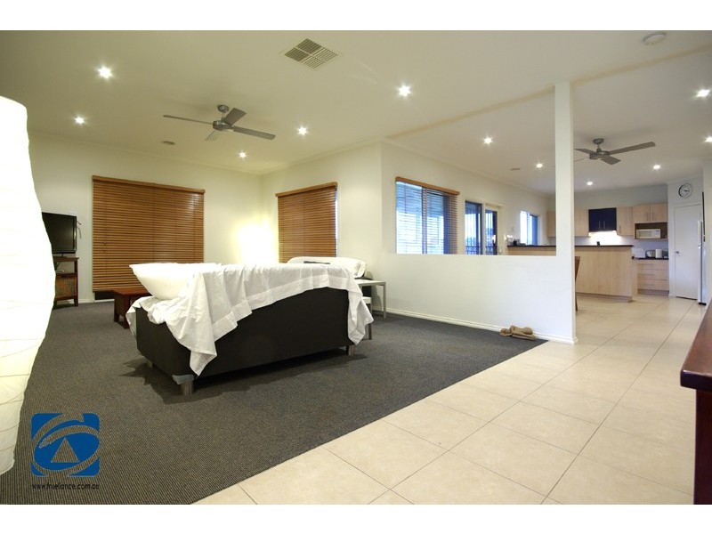 6 Cilento Crescent, Lynbrook VIC 3975