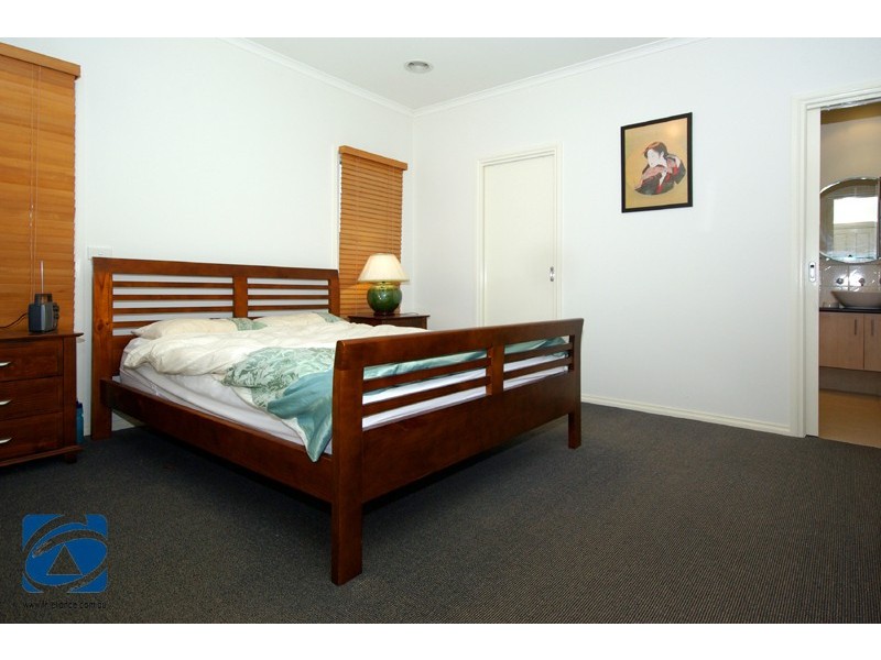 6 Cilento Crescent, Lynbrook VIC 3975