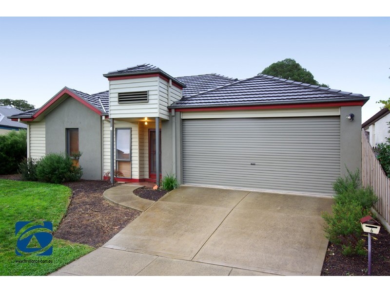 6 Cilento Crescent, Lynbrook VIC 3975