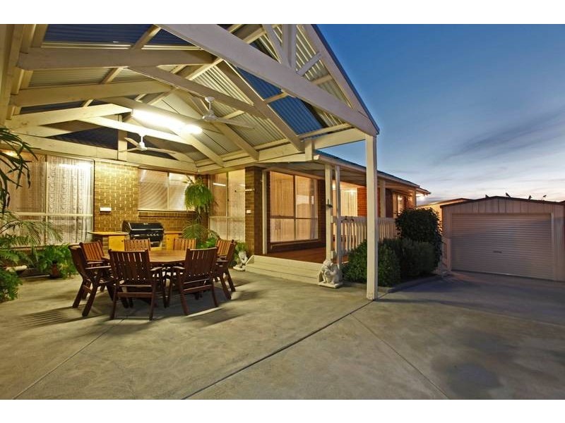 48 Caversham Terrace, Lynbrook VIC 3975
