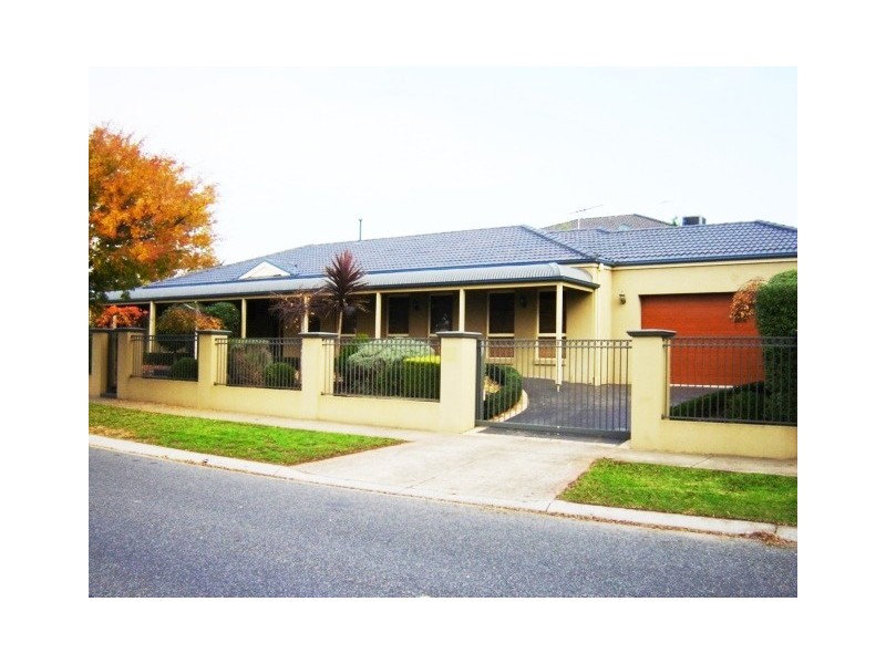 42 Little Croft Avenue, Narre Warren South VIC 3805