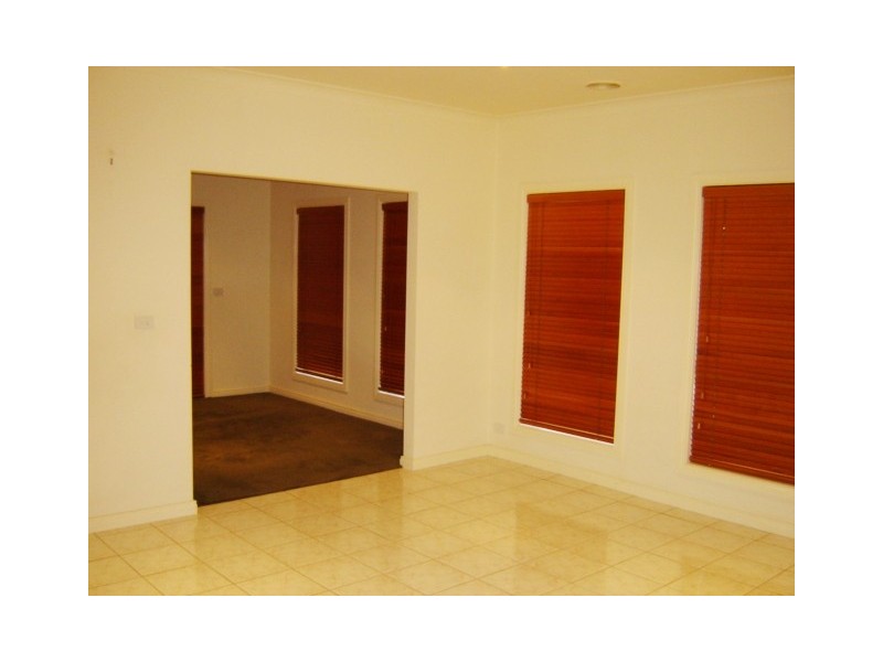 42 Little Croft Avenue, Narre Warren South VIC 3805