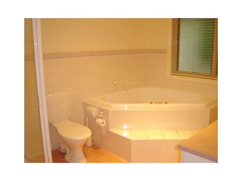 42 Little Croft Avenue, Narre Warren South VIC 3805