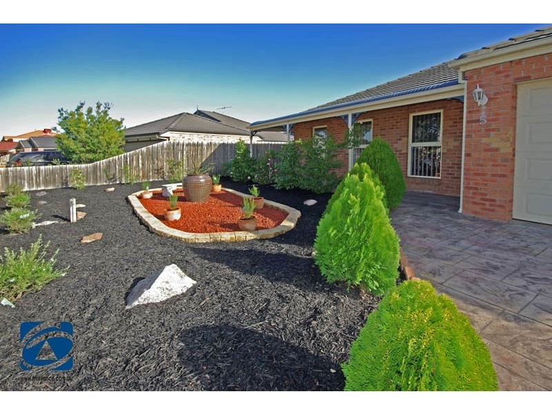 5 Franklin Parade, Lynbrook VIC 3975