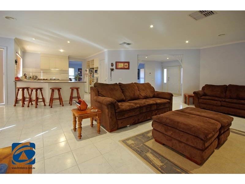 5 Franklin Parade, Lynbrook VIC 3975