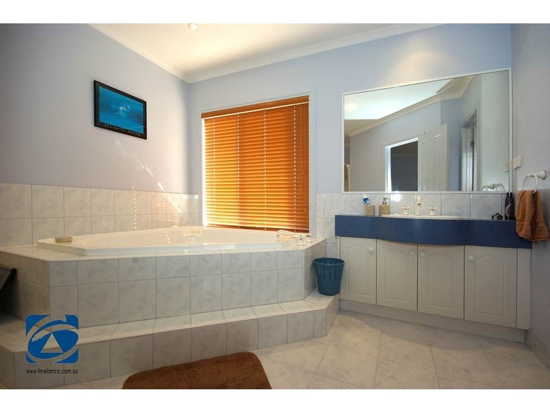 5 Franklin Parade, Lynbrook VIC 3975