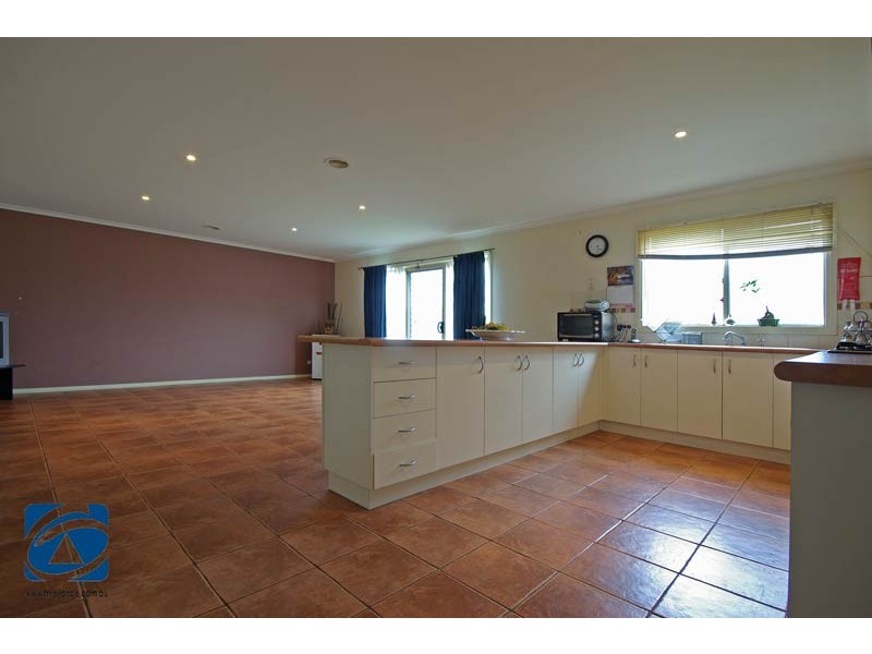 63 Laura Drive, Hampton Park VIC 3976