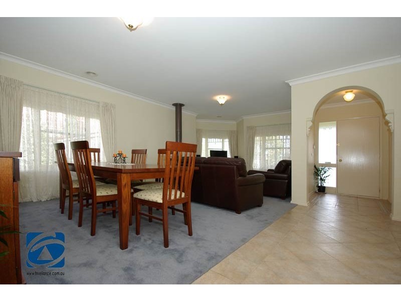 22 Hasluck Crescent, Lynbrook VIC 3975