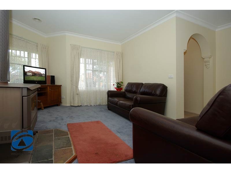22 Hasluck Crescent, Lynbrook VIC 3975