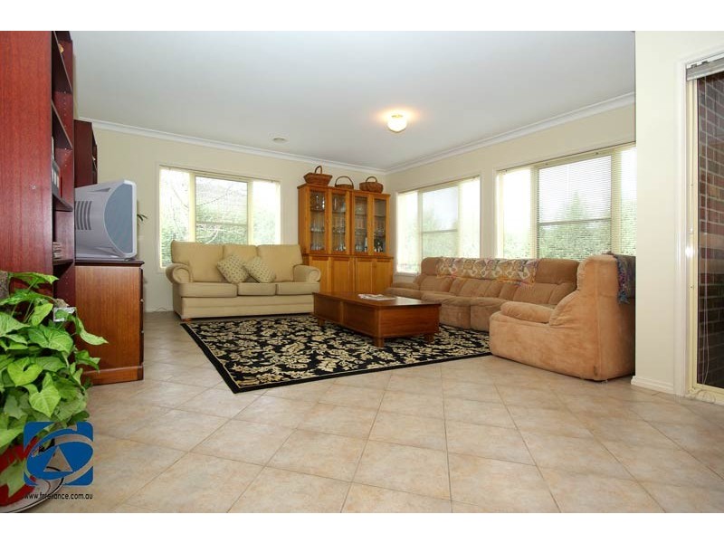 22 Hasluck Crescent, Lynbrook VIC 3975