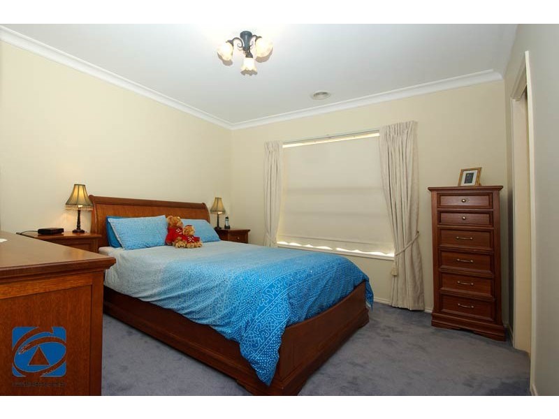 22 Hasluck Crescent, Lynbrook VIC 3975