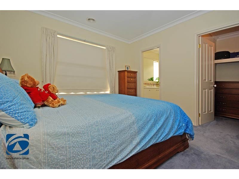 22 Hasluck Crescent, Lynbrook VIC 3975