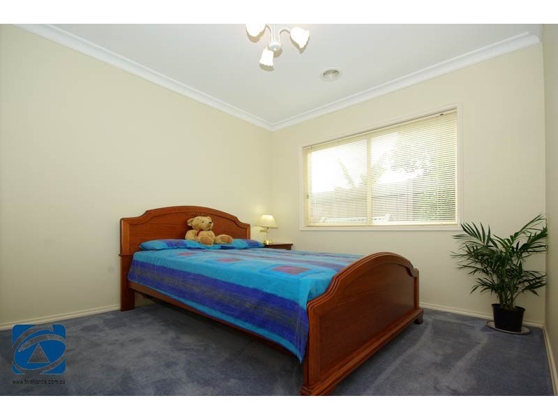 22 Hasluck Crescent, Lynbrook VIC 3975