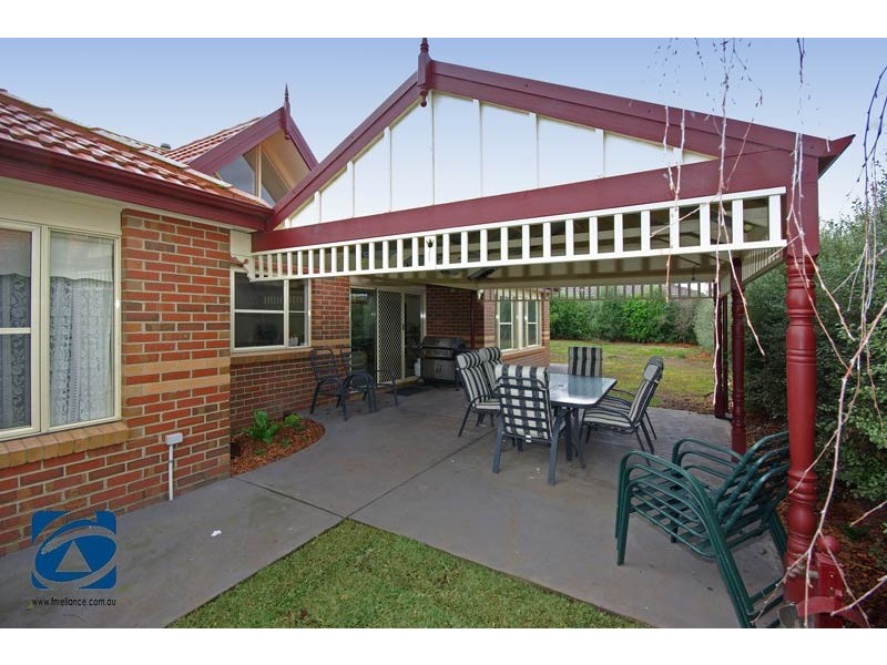 22 Hasluck Crescent, Lynbrook VIC 3975
