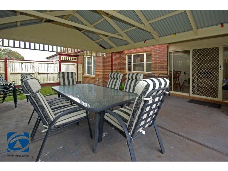 22 Hasluck Crescent, Lynbrook VIC 3975