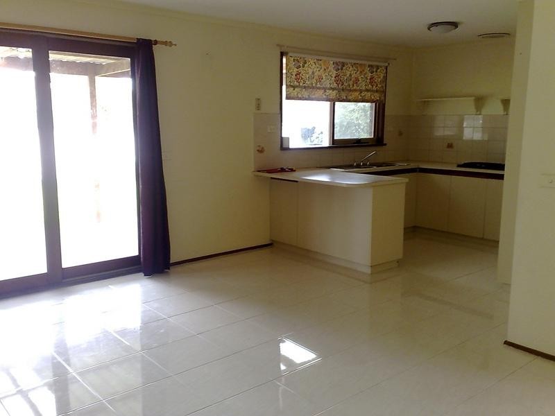 128 Warana Drive, Hampton Park VIC 3976