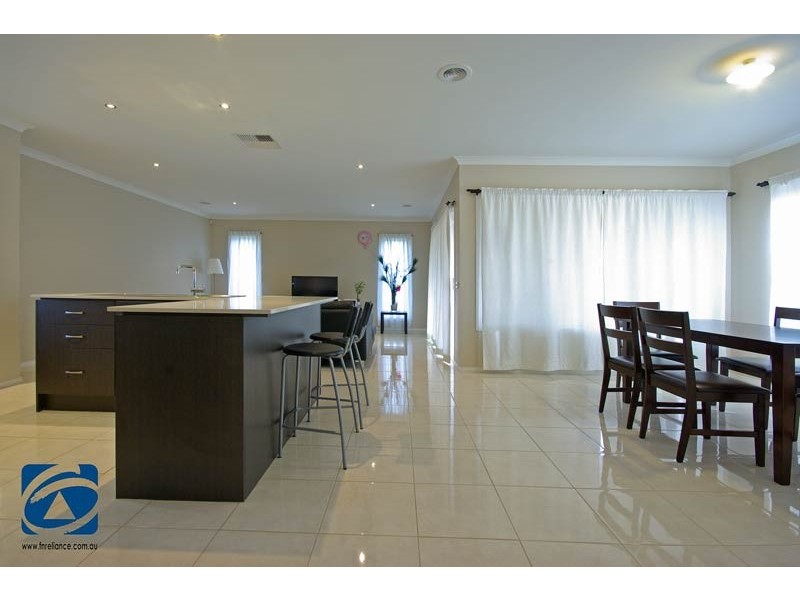 32 Bulga Wattle Circuit, Lyndhurst VIC 3975