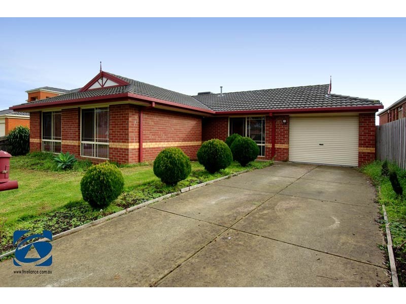 10 Slessor Avenue, Lynbrook VIC 3975