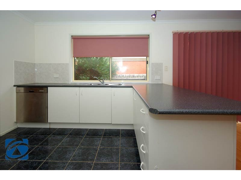 10 Slessor Avenue, Lynbrook VIC 3975