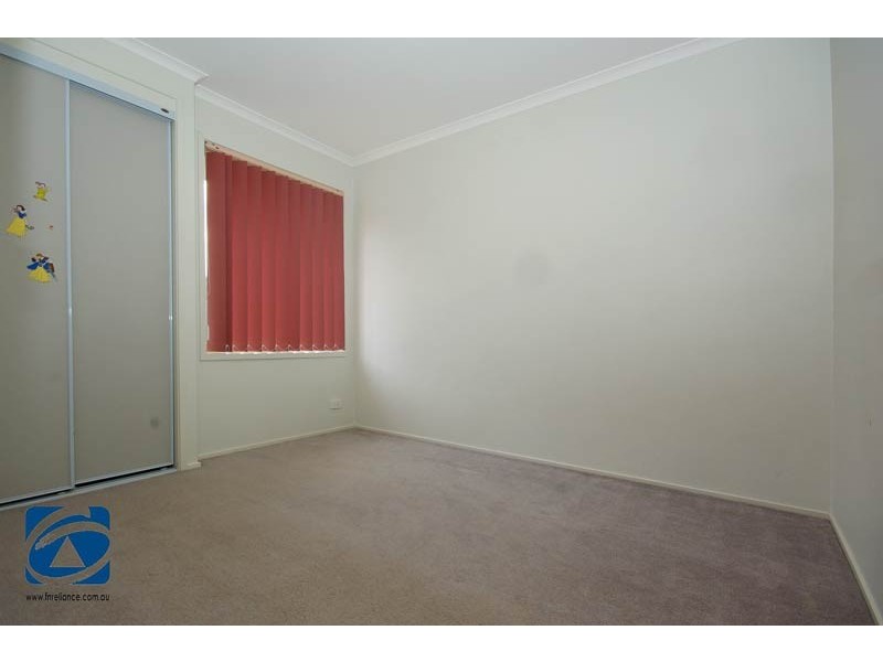 10 Slessor Avenue, Lynbrook VIC 3975